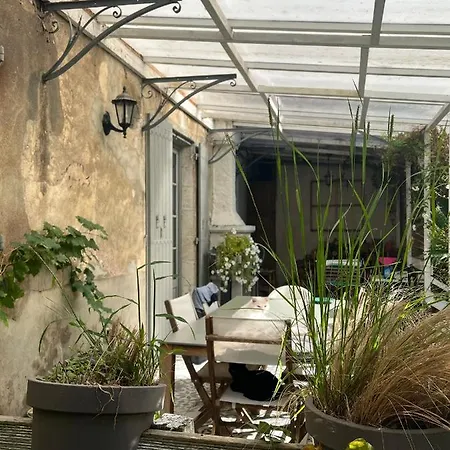 Paisible Dans Ancienne Batisse Renovee Homestay Issigeac