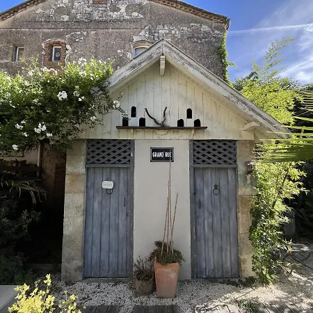 Homestay Paisible Dans Ancienne Batisse Renovee Issigeac