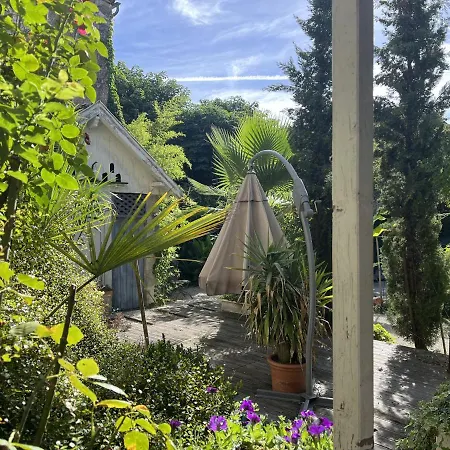 Paisible Dans Ancienne Batisse Renovee Issigeac